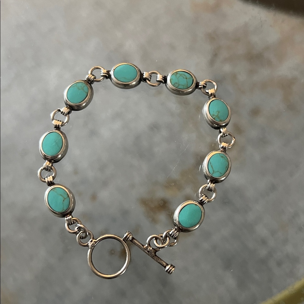 Beautiful sterling silver and turquoise bracelet, 7"